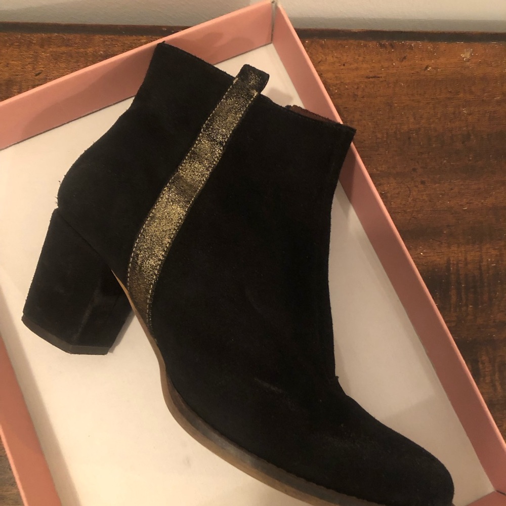Women’s size 39 Napoli Suede bootie